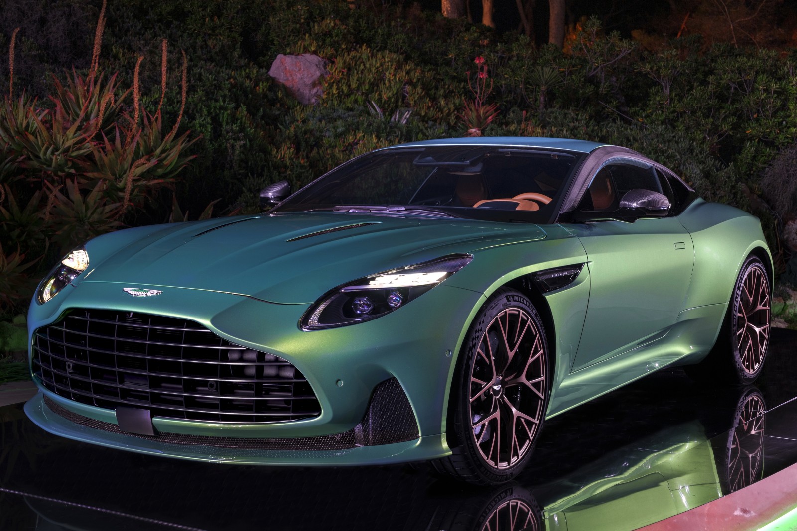 Aston Martin DB12, un Súper Turismo de cine